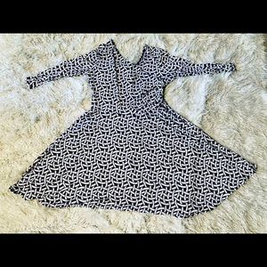 Beautiful stretch dress criss cross front and back a little over the knee.